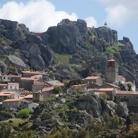 Dom wakacyjny Moradia Familia Escoto *