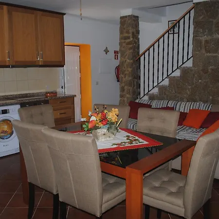 Moradia Familia Escoto Holiday home Monsanto
