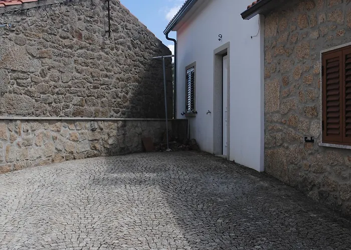 Moradia Familia Escoto 度假居 *